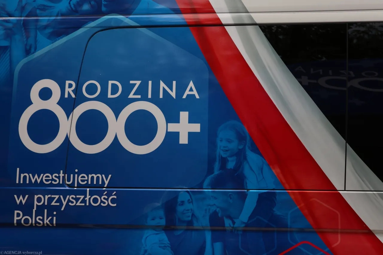 800 plus: Od kiedy obowiązuje? Wszystko o wnioskach i wypłatach