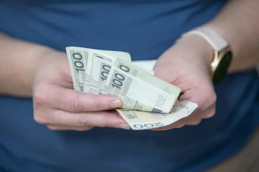 800 plus od stycznia: Czy musisz złożyć nowy wniosek? Sprawdź!